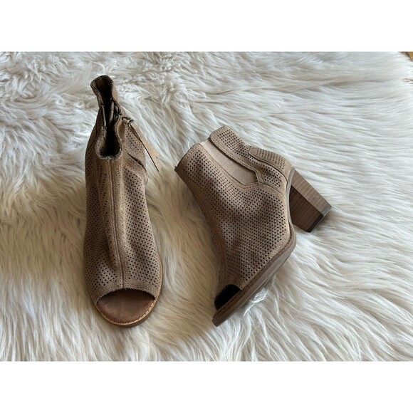 Toms Majorca Women’s 6 Tan Perforated Suede Peep Toe Chunky Heel Booties - Picture 3 of 10